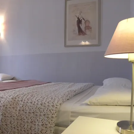 Mondial Hotel 2*